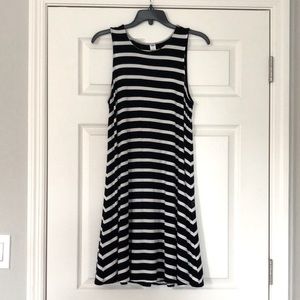 Small Old Navy black and white aline dress